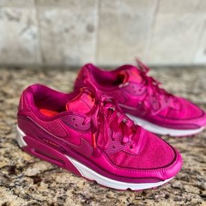 Women’s Nike Air Max 90 Fuscia